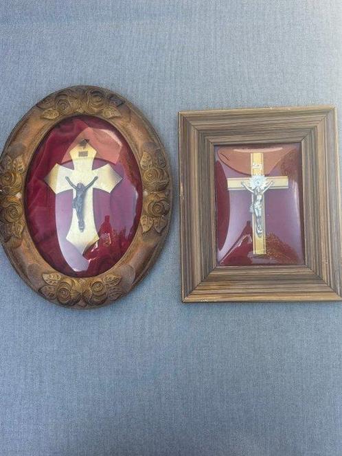 Houten kader in bol glas met Jezus kruis (2) - Antiek -, Antiek en Kunst, Antiek | Boeken en Bijbels