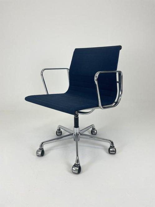 ICF - Charles & Ray Eames - Stoel - Aluminiumgroep EA108 -, Antiek en Kunst, Antiek | Meubels | Stoelen en Banken