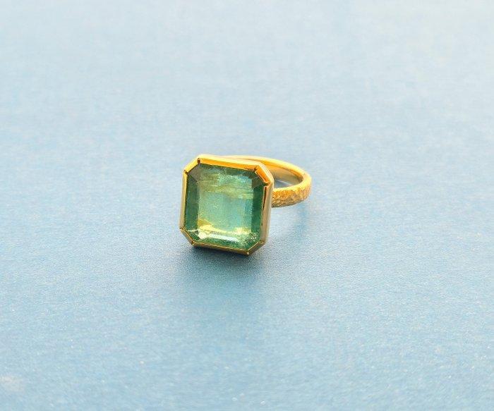 Ring - 18 karaat Geel goud - 8.91ct. tw. Smaragd - Levendig, Sieraden, Tassen en Uiterlijk, Ringen