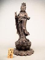 Large Nyoi Kannon , who grants all wishes with a Houju