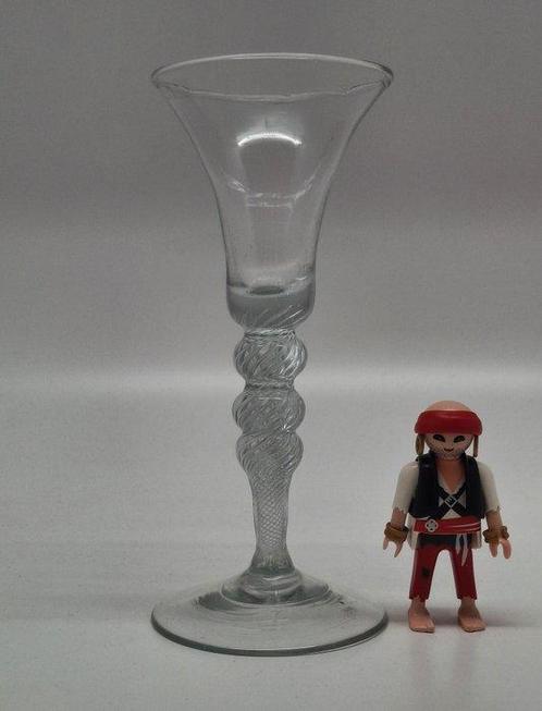 Wijnglas - Zeer zeldzaam 3 knoop wijnglas c1745 - Loodvrij -, Antiek en Kunst, Antiek | Glas en Kristal