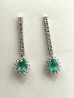 Hangoorbellen - 18 karaat Witgoud - 2.50ct. tw. Smaragd -