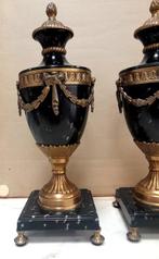 dekselvaas (2) - Brons - Paar decoratieve urnen, Antiek en Kunst
