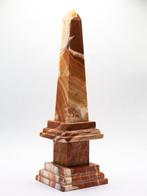 Figuur - Obelisk in zeldzaam rood en wit marmer