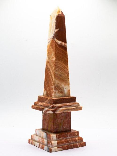 Figuur - Obelisk in zeldzaam rood en wit marmer, Antiek en Kunst, Curiosa en Brocante