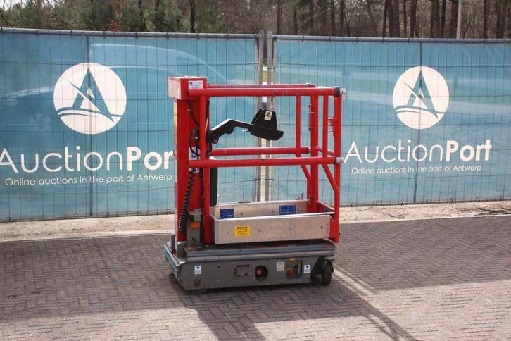 Veiling: Masthoogwerker Power Tower Nano SP Plus Elektrisch, Zakelijke goederen, Machines en Bouw | Liften, Steigers en Ladders