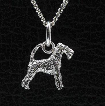 Zilveren Fox terrier draadhaar met staart ketting hanger ..., Sieraden, Tassen en Uiterlijk, Kettinghangers, Verzenden