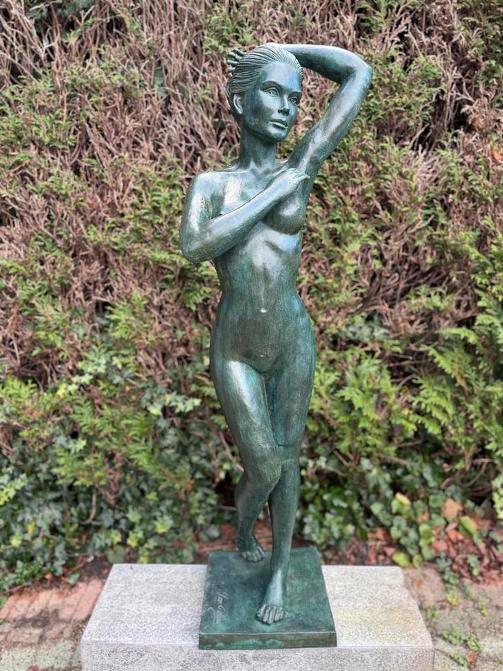 Elegant en Tijdloos Bronzen Tuinbeeld van een Naakte Vrouw, Tuin en Terras, Tuinbeelden, Mensenbeeld, Nieuw, Metaal