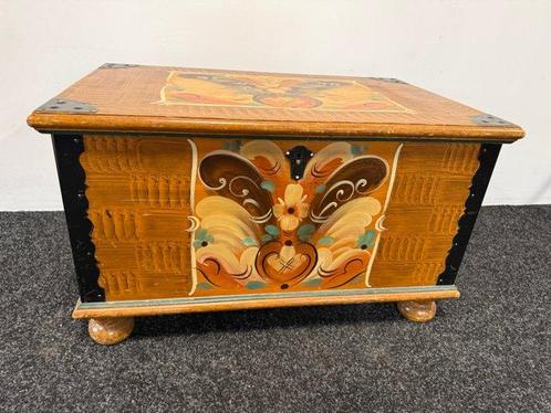 Kist - Hout - Zweedse bruiskist, Antiek en Kunst, Curiosa en Brocante