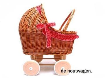 Rieten poppenwagentjes diverse modellen bij de houtwagen