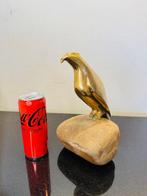 Beeldje - Havik op rots - 2,8 kg - Koper, Natuursteen