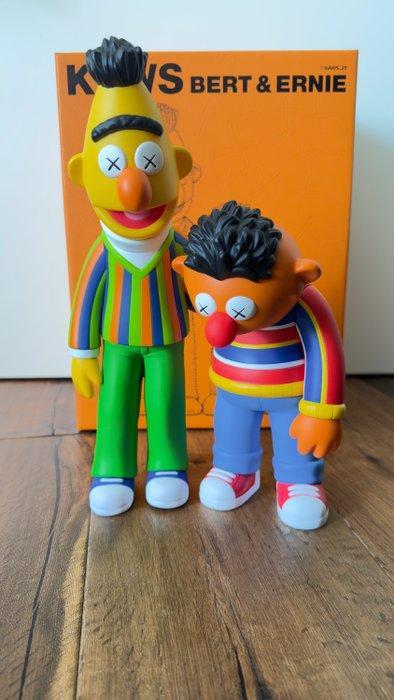Kaws (1974) - Bert & Ernie, Antiek en Kunst, Kunst | Designobjecten