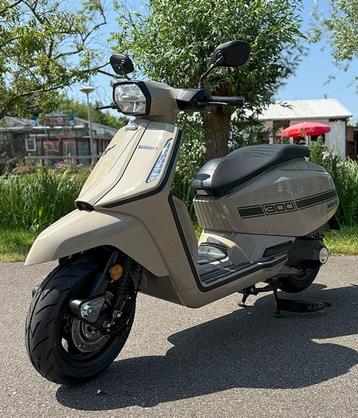 Lambretta X Series X300 SR White Latte beschikbaar voor biedingen