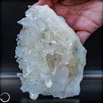 Natuurlijk AAA++ Quartz Crystalcluster, Brazilië op stand-