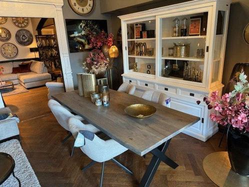 AANBIEDING .. groot ingekocht massief eiken boomstamtafel in, Huis en Inrichting, Tafelonderdelen