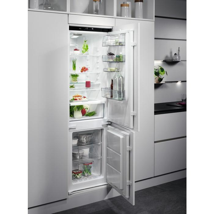 €999 AEG SCE818E8TS koel-vriescombinatie Ingebouwd 253 l E, Witgoed en Apparatuur, Koelkasten en IJskasten, 160 cm of meer, Ophalen of Verzenden