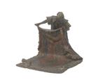 Franz Bergman, sculptuur van een oosterse tapijtenhandelaar, Brons