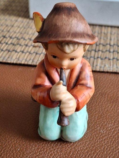 Goebel - Figuur - 1) Bergbeklimmer 2)kleine fluitspeler, Antiek en Kunst, Curiosa en Brocante