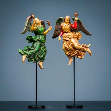 Twee Engelenbeelden Rafaël Santi (1483-1520) beschikbaar voor biedingen