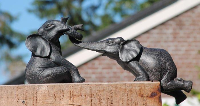Beeld, elephant rescue - 23 cm - resin, Antiek en Kunst, Kunst | Designobjecten