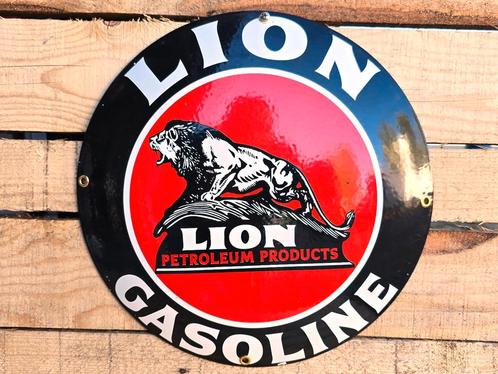 Lion Gasoline Petroleum Products - Gebold Emaille Bord, Verzamelen, Merken en Reclamevoorwerpen, Verzenden