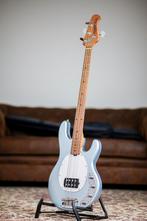 Sterling Stingray RAY34 | Firemist Silver, Muziek en Instrumenten, Snaarinstrumenten | Gitaren | Bas, Nieuw