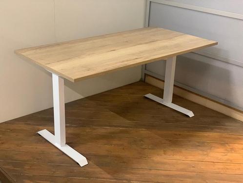 Nieuw Zit Sta Bureau - Wit Frame - Natuureiken Bureaublad, Huis en Inrichting, Bureaus, Stabureau, Nieuw, Elektrisch, In hoogte verstelbaar
