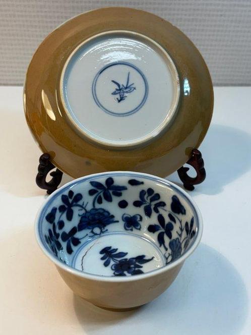 Beker (2) - Rare tasse et soucoupe blanc bleu jaune kangxi -, Antiek en Kunst, Antiek | Overige Antiek
