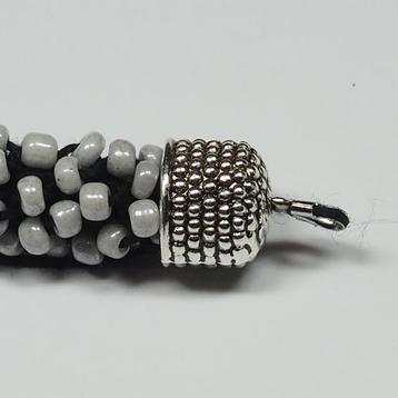 Metalen kralenkapjes opheffingsuitverkoop beschikbaar voor biedingen