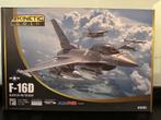 Kinetic 1/48 F-16D K48105, Hobby en Vrije tijd, Modelbouw | Vliegtuigen en Helikopters, Overige merken, Nieuw, Ophalen of Verzenden