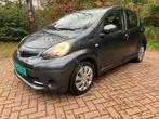 Toyota Aygo 1.0 12V Vvt-i 5DRS MMT 12-2012 Grijs, Auto's, Automaat, Euro 5, Stof, Zilver of Grijs