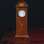 Miniatuur staand Horloge Engels ca1875 in mahonie met inleg, Antiek en Kunst, Ophalen of Verzenden