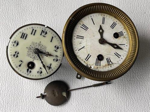 Twee uurwerken & slinger (2) - Brons, Diversen - 1850-1900 -, Antiek en Kunst, Antiek | Klokken