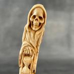 Snijwerk, NO RESERVE PRICE - Grim Reaper Carving from a deer, Antiek en Kunst