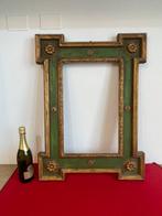 Lijst - Grote Venetiaanse uit hout gesneden en verguld.