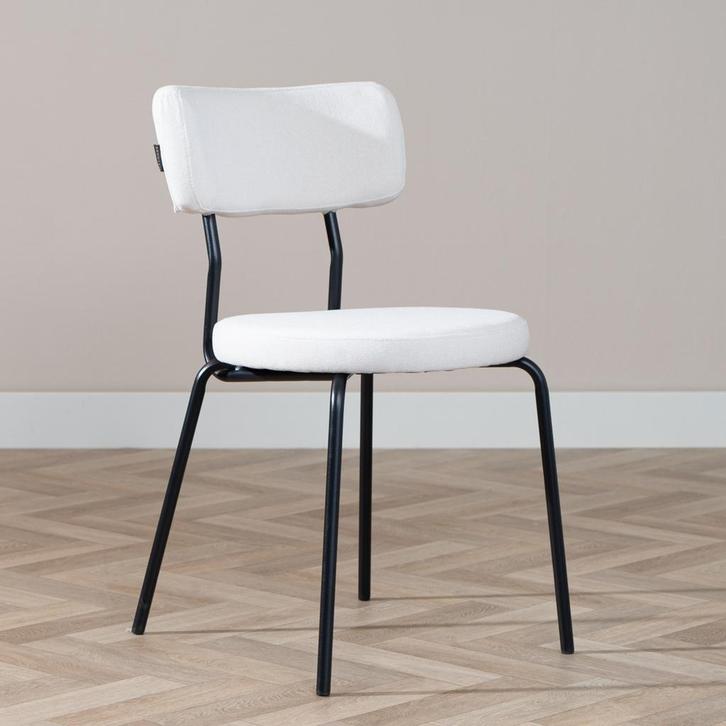 50% Korting: Scandinavische eetkamerstoel Lyon off white, Huis en Inrichting, Stoelen, Wit, Zo goed als nieuw, Stof, Ophalen