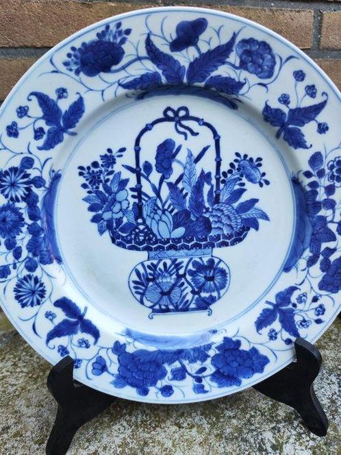 Bord - Porselein - Kangxi-schotel 28,5 cm, Antiek en Kunst, Antiek | Overige Antiek