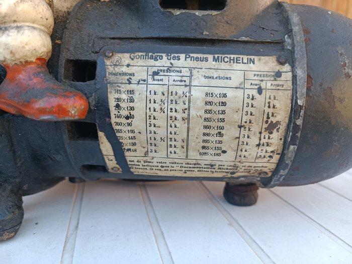 Industriële apparatuur - Frankrijk - Michelin compressor, Antiek en Kunst, Antiek | Wandborden en Tegels