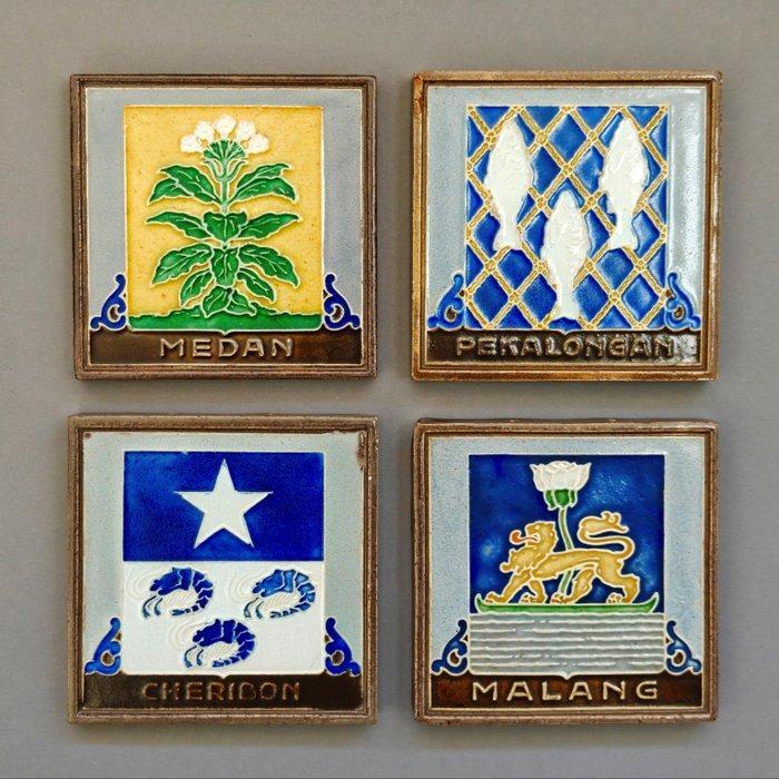 Tegel (4) - Stadswapens van Indonesische steden ( Nederlands, Antiek en Kunst, Antiek | Glas en Kristal