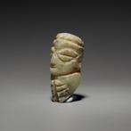Mixteken, Mexico Jade Figuurvormige hanger. 800 - 1200 na, Verzamelen