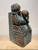 Corbel with carved flower and peacock - Hout - India - 19th