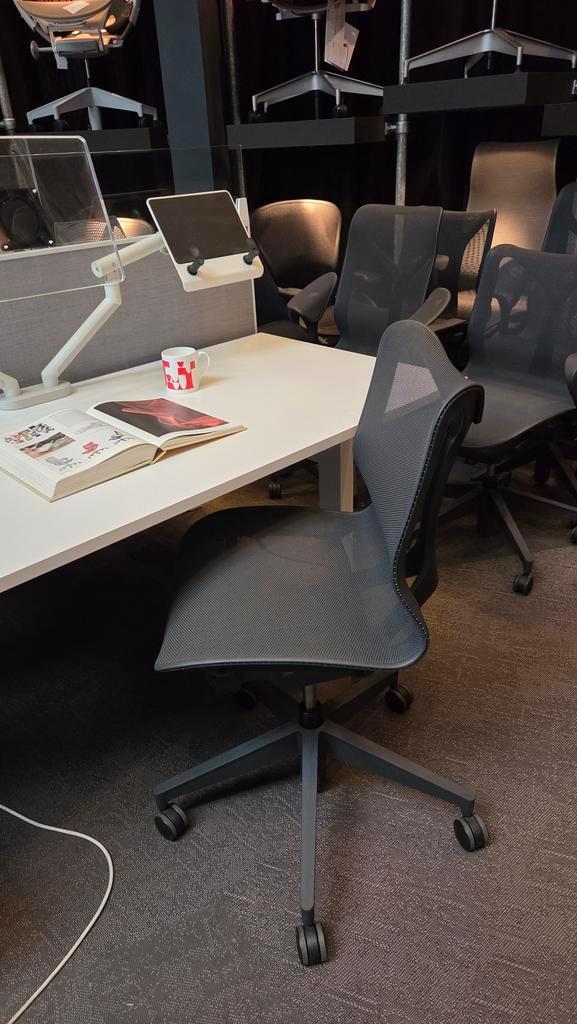 HermanMiller Cosm / lage rug  * magazijnopruiming *, Huis en Inrichting, Bureaustoelen, Ergonomisch, Grijs, Nieuw, Bureaustoel