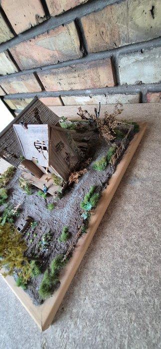 Unknown - Diorama ABANDONED HOUSE H0 - 1930-1940, Hobby en Vrije tijd, Modeltreinen | H0