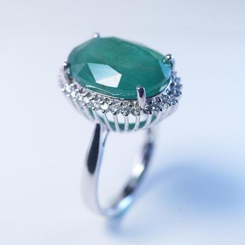 Ring - 18 karaat Witgoud - 10.20ct. tw. Smaragd - Diamant, Sieraden, Tassen en Uiterlijk, Ringen