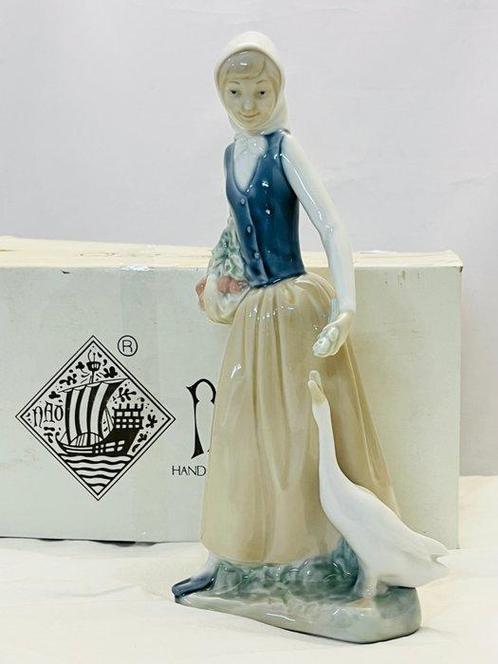 Nao by Lladró - sculptuur, Pastorcita con patos - 25 cm -, Antiek en Kunst, Antiek | Glas en Kristal