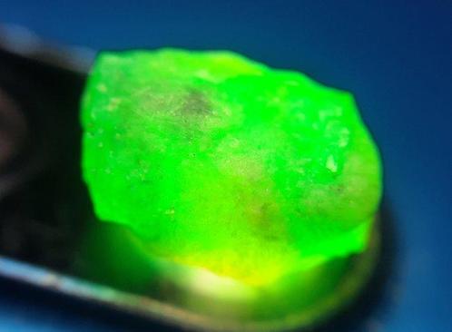 Onbehandelde natuurlijke smaragd - 19 ct - Ruw- 3.8 g, Verzamelen, Mineralen en Fossielen