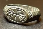 Oud-Romeins Brons Absoluut gave ring met mooie stilering van
