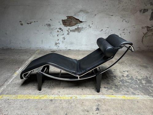 Cassina - Le Corbusier - Lounge stoel - LC4 - Leder, Metaal, Antiek en Kunst, Kunst | Designobjecten