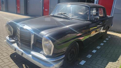 Mercedes-Benz Mercedes 1964 Zwart, Auto's, Mercedes-Benz, Handgeschakeld, Sedan, Benzine, Zwart, Grijs, Stof, Achterwielaandrijving