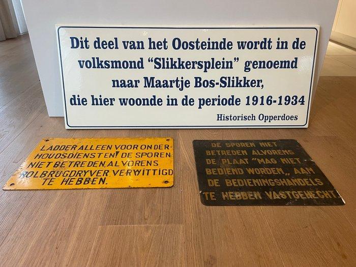 Trio industriële borden - Emaille bord (3) - Emaille, Metaal, Antiek en Kunst, Antiek | Wandborden en Tegels